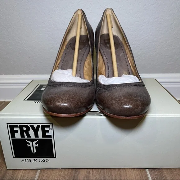 Frye Carson Leather Block Heel Pump, Slate Brown, size 10 - Picture 2 of 9